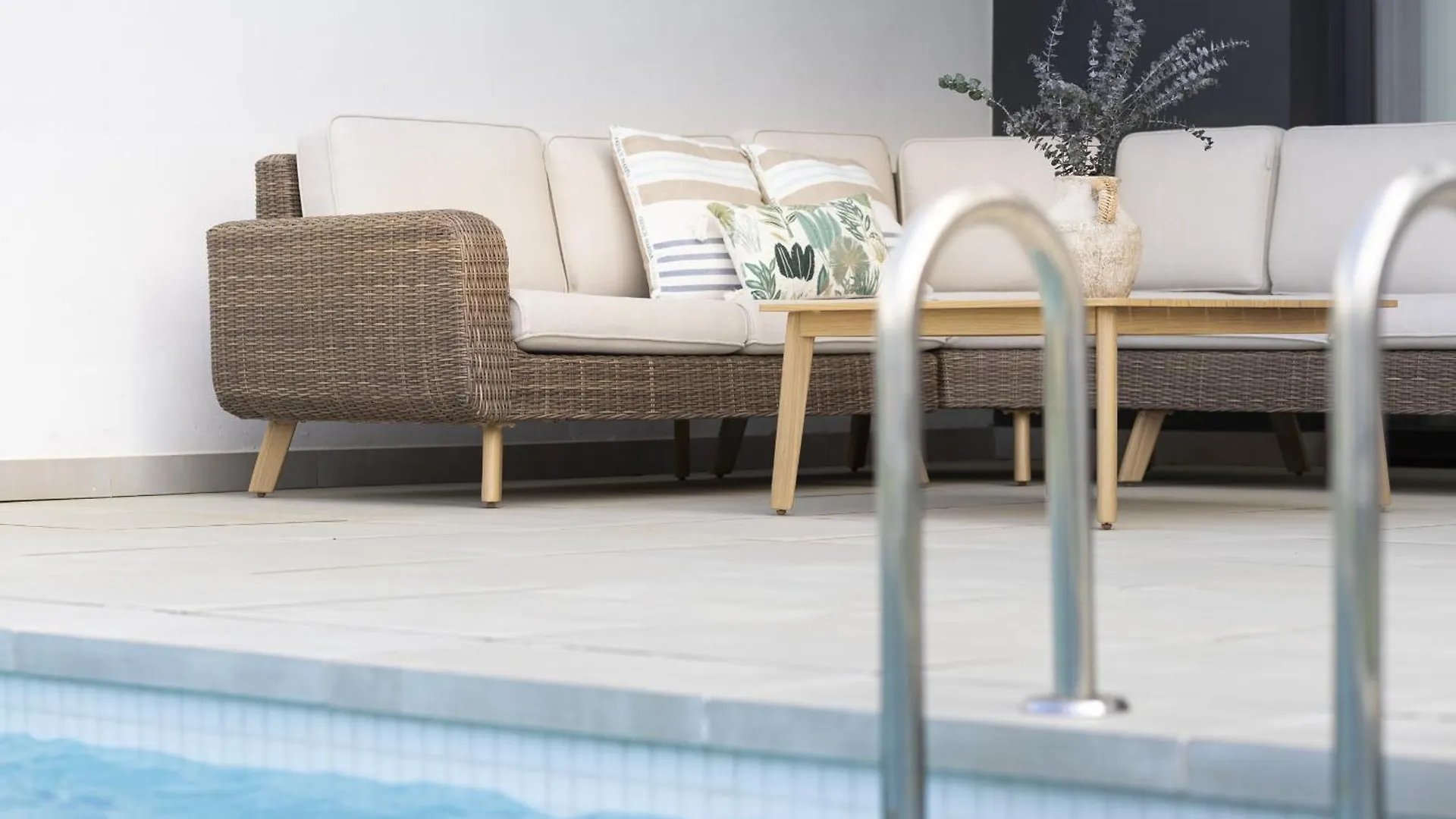 Lejlighed Premium Garden Suite With Private Pool In Higueron Fuengirola