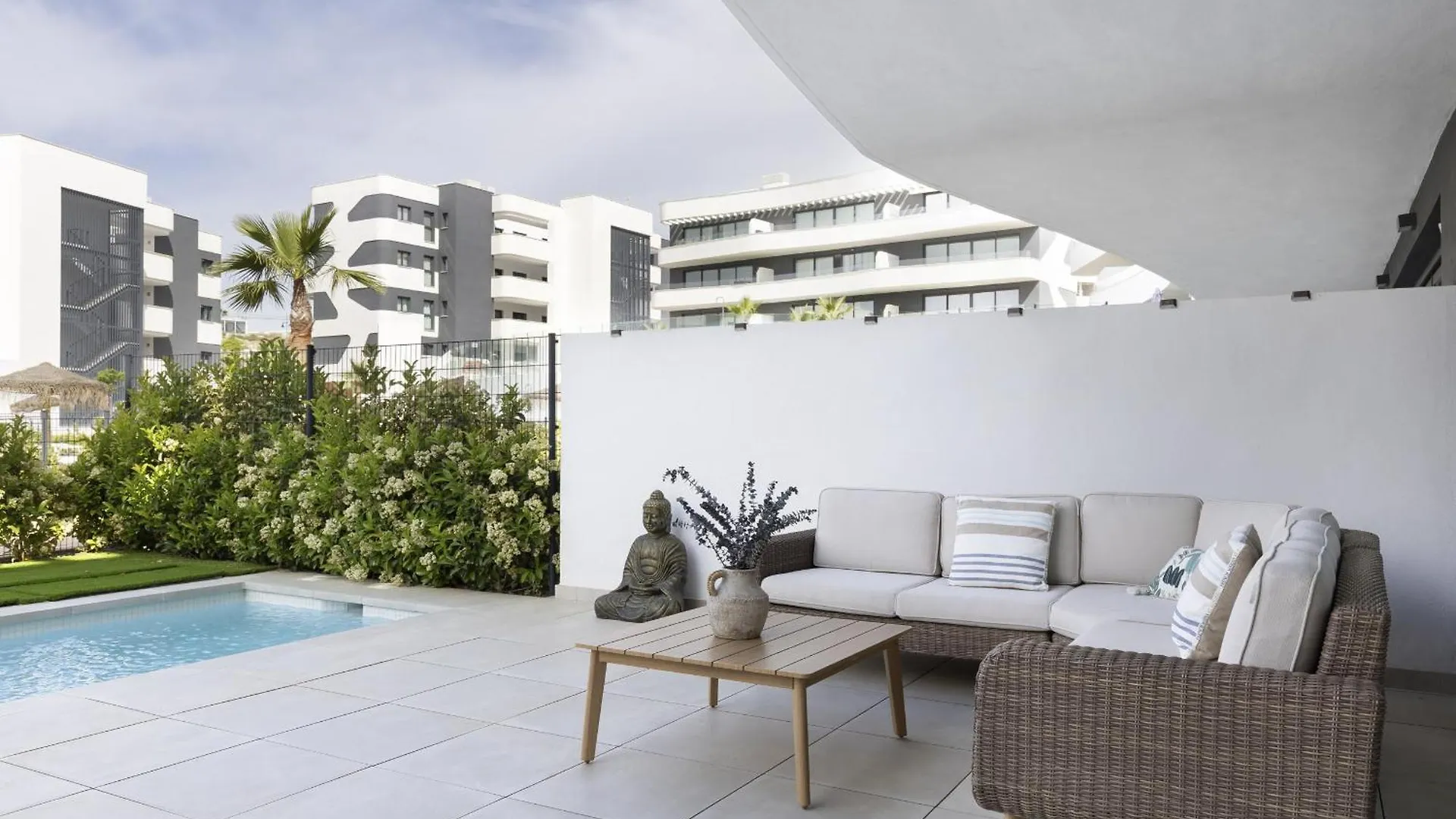 Lejlighed Premium Garden Suite With Private Pool In Higueron Fuengirola Spanien